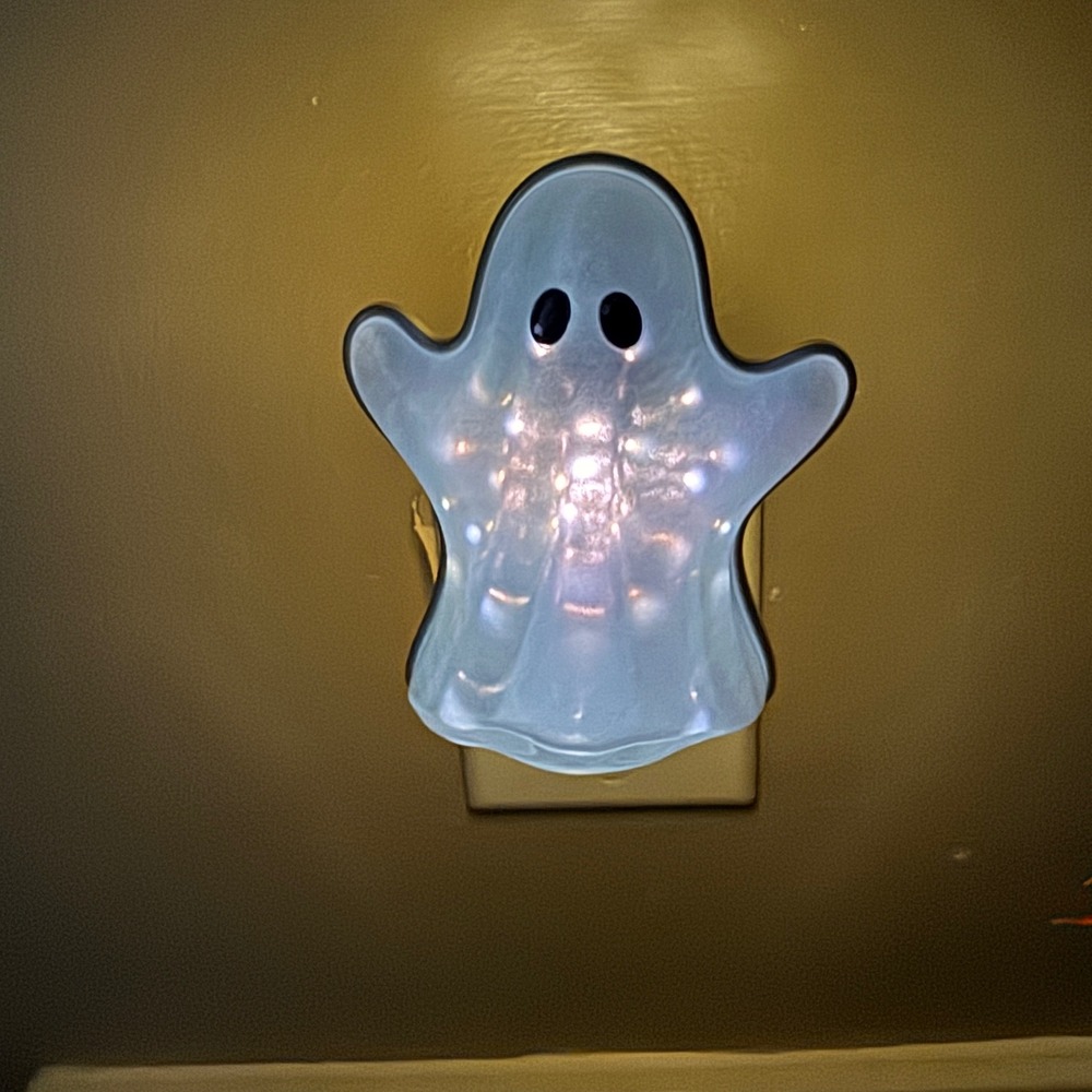Bath & Body Works Wallflowers Iridescent Ghost Halloween Fragrance Plug Light